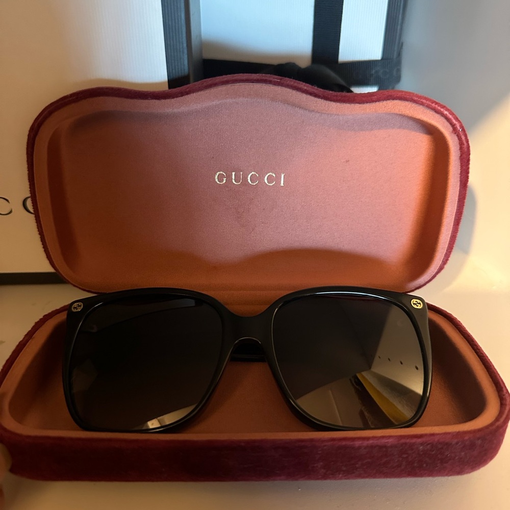 Women’s Gucci sunglasses